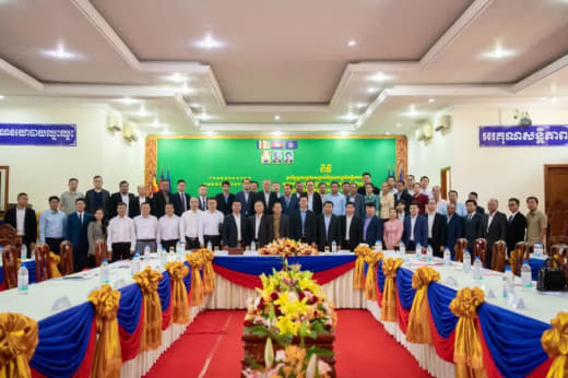 本月25日上午，干拉省森宝布市与哥通县基础设施建设项目合作签约仪式在干...