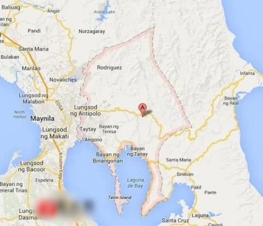 据菲媒，7月7日消息，菲律宾黎刹省特蕾莎镇，1名中国人驾驶摩托车载着1...