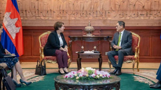 柬埔寨副总理兼外交与国际合作部长宋金达近日会见土耳其驻柬大使ÜlküK...