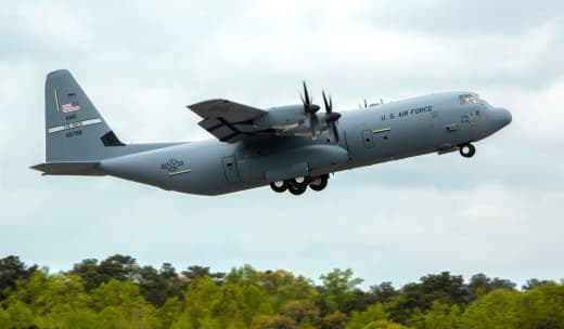 菲律宾国防部计划采购三架全新C-130J-30超级大力士飞机，以供菲律...