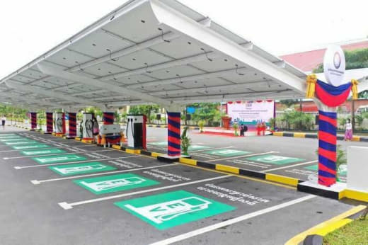 据柬媒消息，8月1日起，公共工程与运输部管辖的电动汽车充电桩充电收费为...