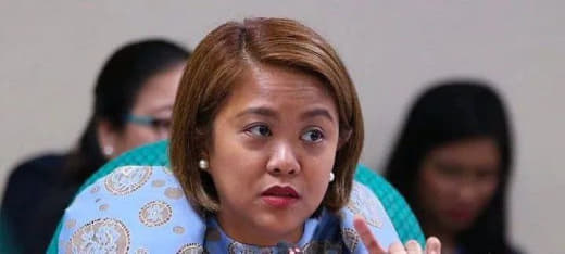 当地时间8月1日，菲律宾参议员南希·敏乃(NancyBinay)敦促菲...