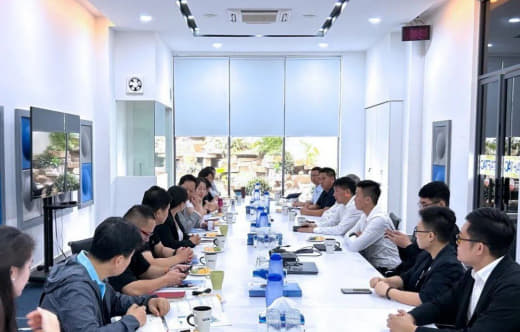 中国宁波市纺织行业协会的商务考察团拜访了柬埔寨纺织服装制鞋箱包协会（T...