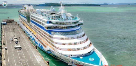 11月17日和18日，2艘豪华邮轮停靠西港，带来3808名外国游客。