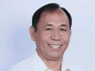 菲律宾众议院一个小组释放了卡加延省长万雷曼巴，此前，他因为没有参加对其...