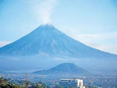 据菲律宾火山与地震研究所（Phivolcs）称，过去两天在火山中监测到...