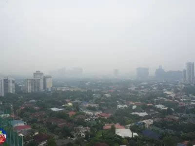 菲律宾政府宣布停班停课，呼吁居民外出今天带好口罩。火山灰将对身体健康造...