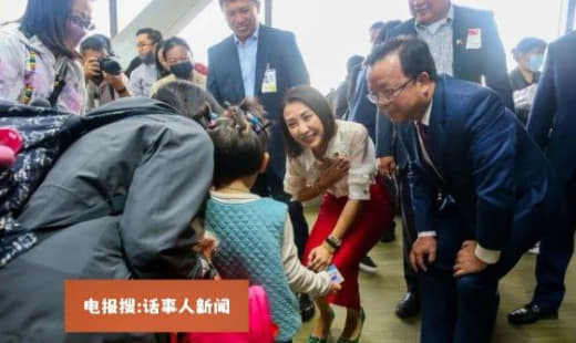 首批中国游客抵达菲律宾菲旅游部长与驻菲大使赴机场盛大欢迎