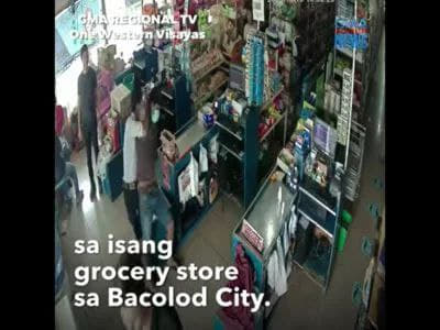 在巴科洛德市（Bacolod）的一家杂货店，一名男子企图盗窃酒和洗发水...