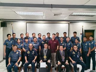 据驻菲使馆报道，日前，菲律宾国警反绑架大队（AKG）中文培训班在国警总...