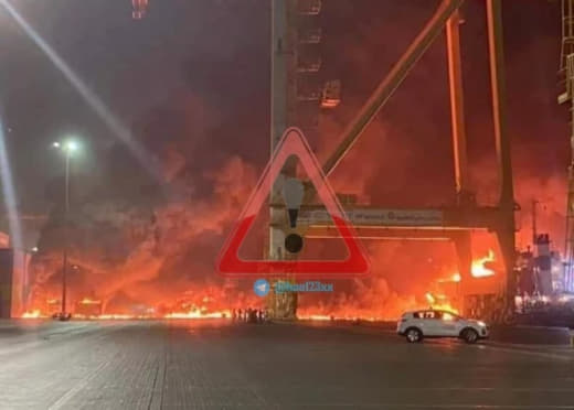 迪拜杰贝阿里港船舶爆炸引起的火灾得到控制