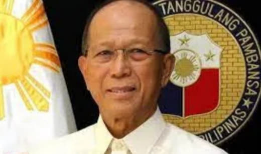 菲律宾国防部长德尔芬·洛伦扎纳周三晚证实，他的COVID-19检测结果...