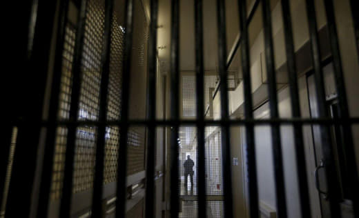从罚款到监禁：迪拜法院对参与绑架、死亡威胁案的男子加重处罚