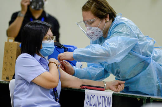 菲律宾全国疫苗接种活动受挫，注射器缺货、人力不足！目标打6折！