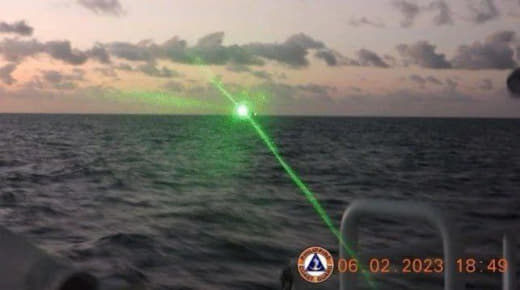 菲海警船遭中国海警激光警告中方:菲船只擅闯仁爱礁海域