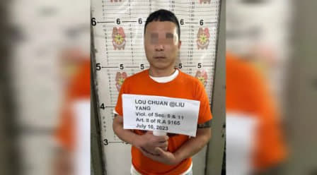中国毒贩楼某在菲律宾安吉利斯被捕，缴获68万比索毒品、现金、宝马轿车....