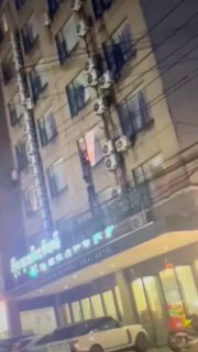 今天早晨5点，西港一中国女子在西港西都港湾国际酒店试图跳楼自杀，所幸被...