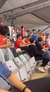 世界杯预选赛中国0:3韩国。有球迷（汉奸）穿孙兴慜球衣挑衅被打